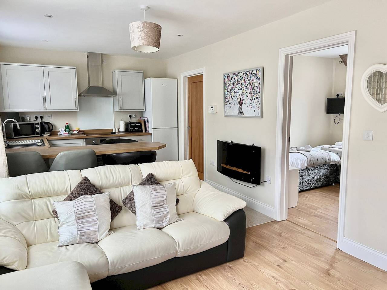 Modern Cosy home, Limeslade Bay - Pass the Keys in Swansea region