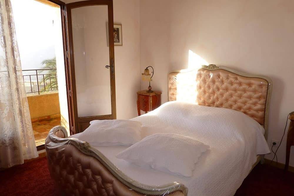 Prestigiosa villa, vista al mar y montaña clasificada, piscina climatizada, agua salada in Gattières, Region de Cannes