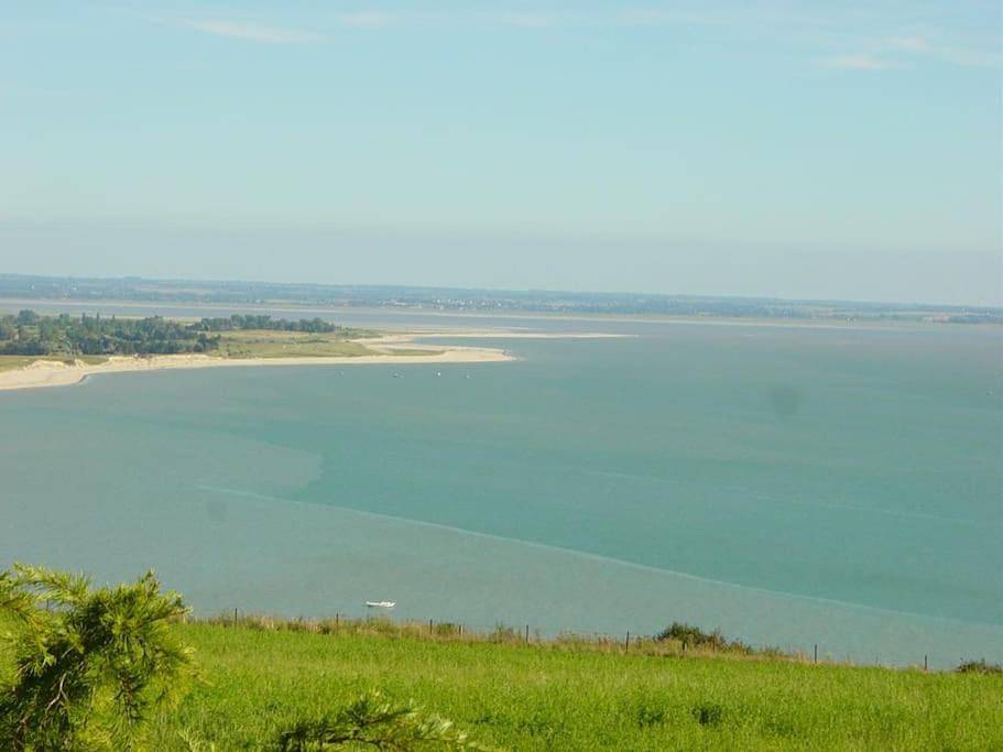 Three-Bedroom House in Champeaux, Baie du Mont-Saint-Michel