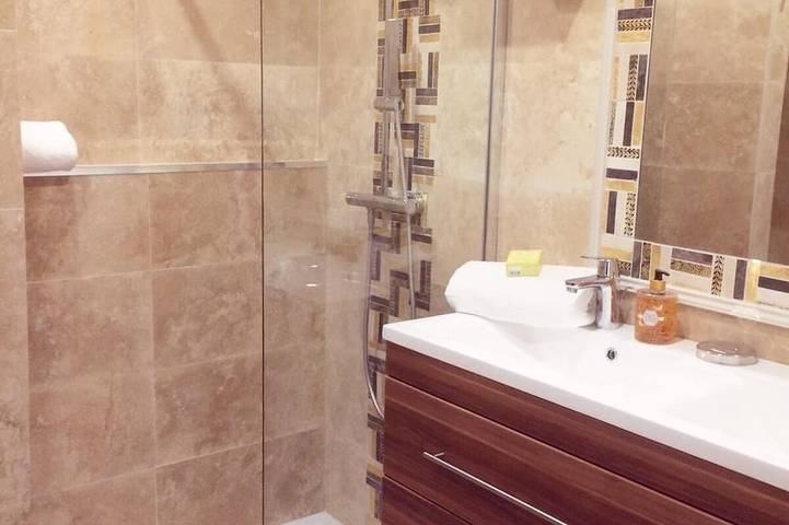 Gîte pour 4 personnes, avec terrasse et jardin à La Roquette-sur-Siagne - 3