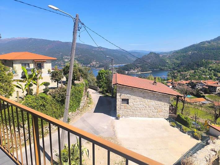 Location de vacances pour 8 personnes, avec vue ainsi que jardin et vue sur le lac, adapté aux familles dans Rio Caldo - 4