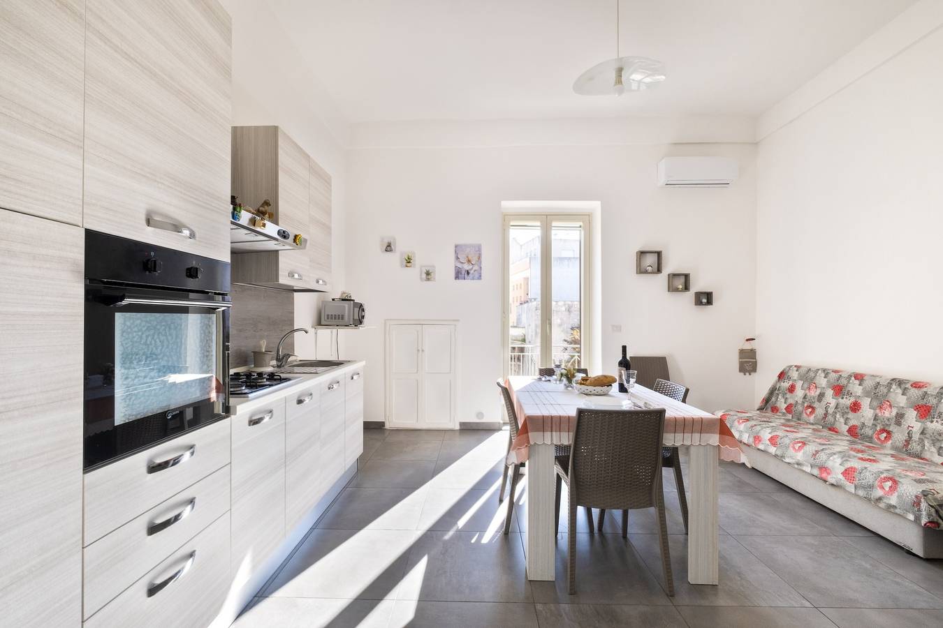 Entire apartment, Apartment 'Casa Vacanze Lu Rizzaru' with Private Terrace, Balcony & Air Conditioning in Nardò, Nardò (municipality)