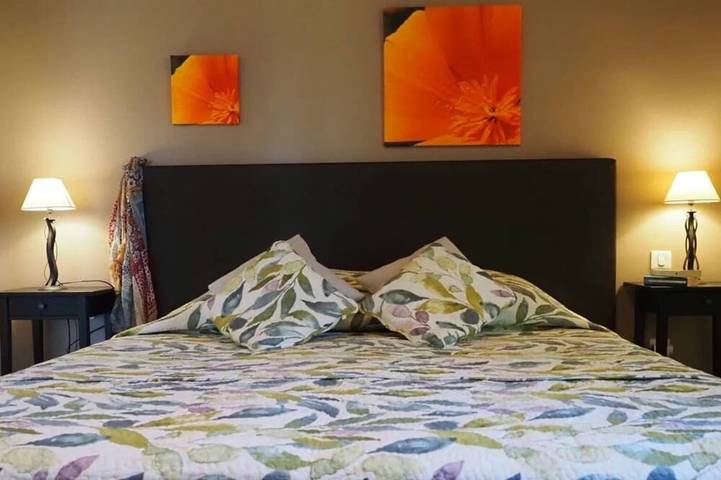 Villa Garance climatisée (chambre et séjour cuisine) in Le Barroux, Parc naturel régional du Mont-Ventoux