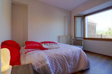 Gîte pour 4 personnes, avec jardin à Azet