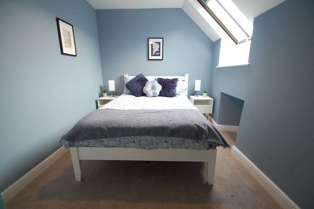 Entire apartment, Watson 2 Bed apartment with 2 bathrooms/ensuite in Abergavenny, Brecon Beacons