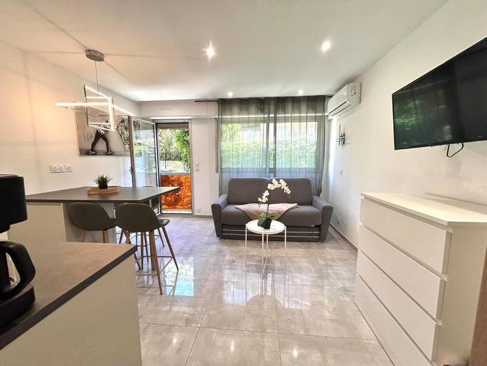 Gîte pour 4 personnes, animaux acceptés dans Plage Beau Rivage Saint Raphael