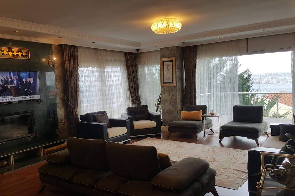 Raya Wonderful Sea View, Swimming Pool And City Center..8+1 500 Sq Private Villa in Büyükçekmece, Région de Marmara