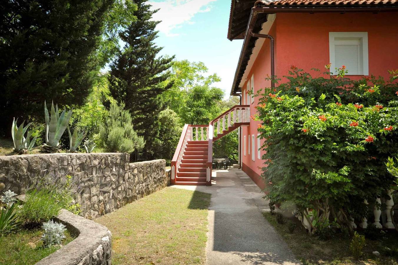Appartamento intero, Appartamento con terrazzo e vista sul mare  in Loparo, Rab
