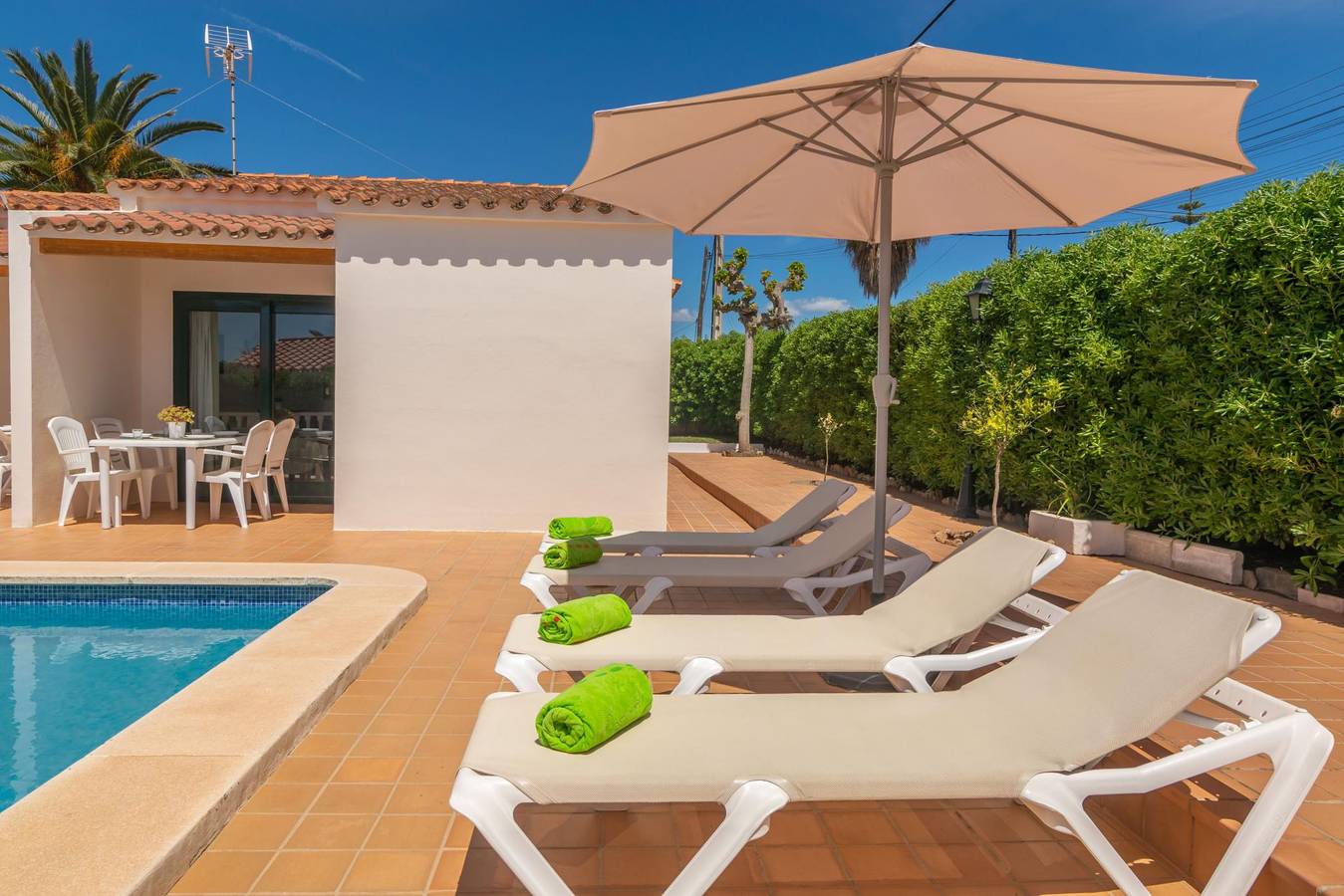 Apartamento vacacional entero, Villa Marina (Cala En Porter) - Encantadora casa con piscina compartida. in Cala en Porter, Municipio de Alaior