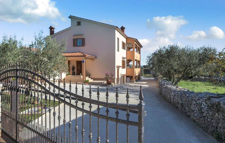 Ganze Ferienwohnung, Gemütliche 1-Zimmer-Wohnung mit Terrasse, WLAN und in Strandnähe in Marčana, Südküste Istrien