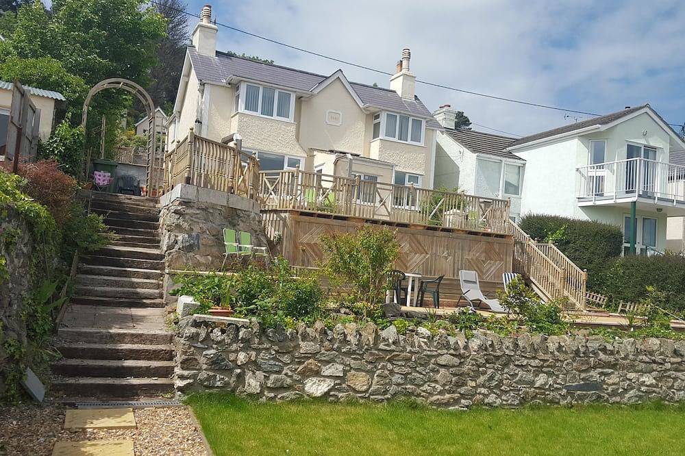 Beautiful Spacious Home with Stunning View in Menai Bridge, Isle of Anglesey
