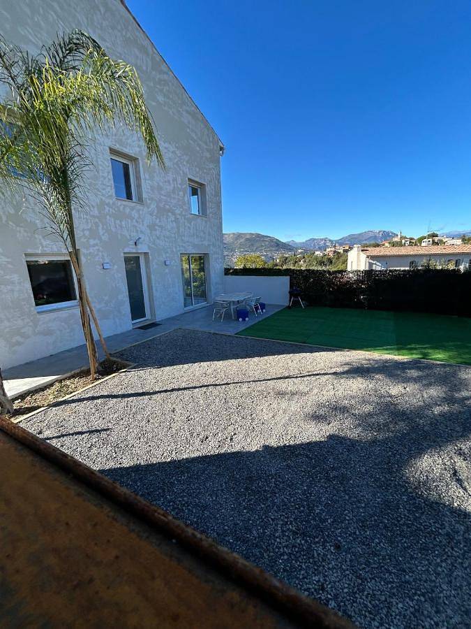 Location de vacances pour 10 personnes, avec jardin ainsi que terrasse et vue, animaux acceptés à Colomars - 2