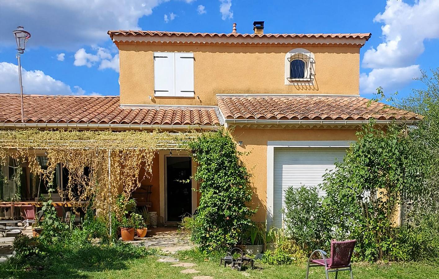 Elegante apartamento con piscina a 2 km de la playa y del centro de la ciudad in Oraison, Alpes de Alta Provenza