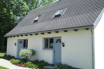 Gîte pour 4 personnes, avec jardin ainsi que sauna et terrasse à Égliseneuve-d'Entraigues