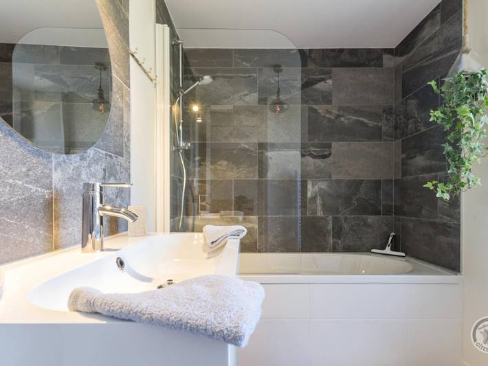 Gîte pour 5 personnes, avec jardin à Lingreville - 4