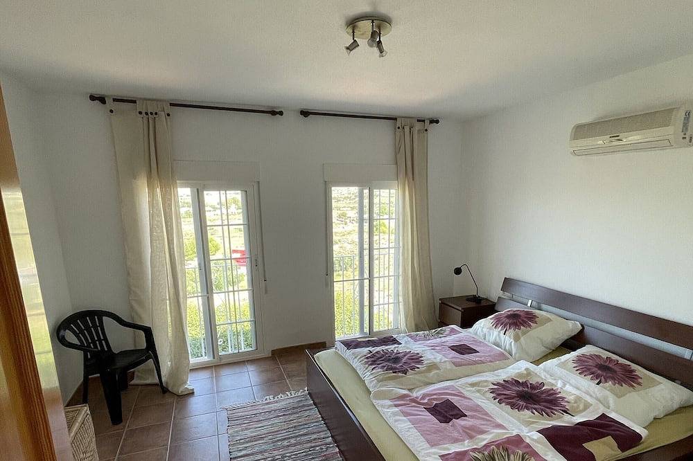 Casa de vacaciones 'Villa Buena Vista' con vistas al mar, piscina privada y terraza privada in San Vicente del Raspeig, Provincia de Alicante