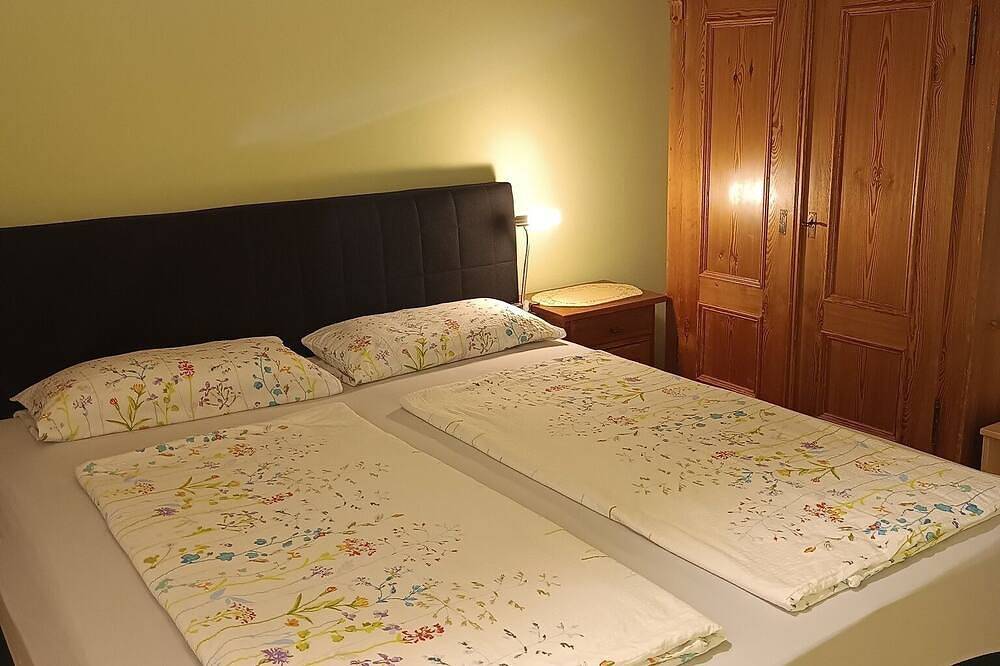 Ganze Wohnung, Lichtdurchflutete Dachgeschosswohnung (98 m2) mit zwei Balkonen in Merkendorf, Fränkisches Seenland