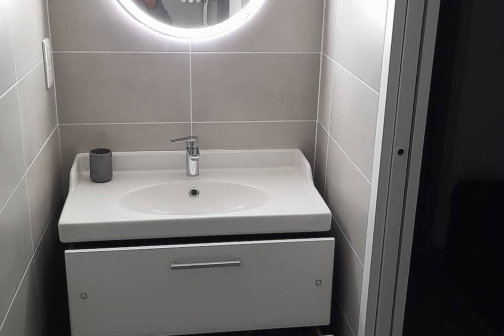 Gîte Location 1 canape-lit rapido 140 - bedroom 1 bed 160 refurbished. in Montagnac, Côte d'Améthyste