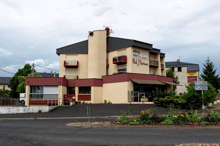 Hôtel pour 3 personnes, avec jardin et terrasse à Saint-Chély-d'Apcher - 3