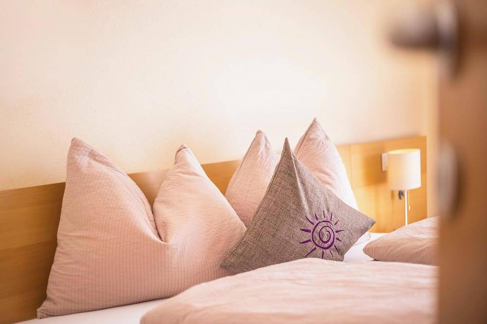 Ganze Wohnung, Ferienwohnung \"Kronsun - Glück\" mit Bergblick, Wlan, 3 Balkonen & Garten in Percha, Kronplatz