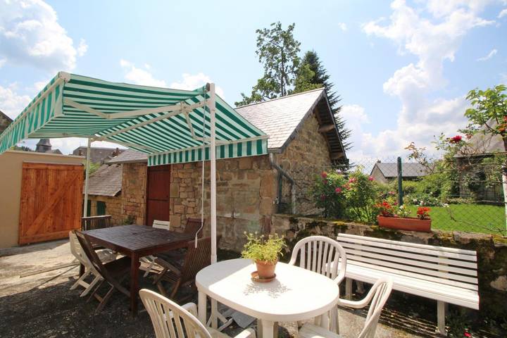 Gîte pour 6 personnes, avec terrasse à Nedde - 2