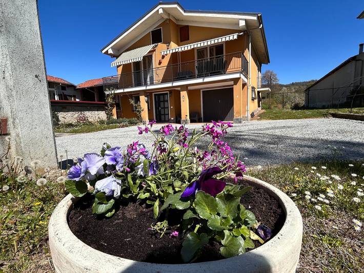 Casa vacanza per 6 persone, con Balcone e Giardino