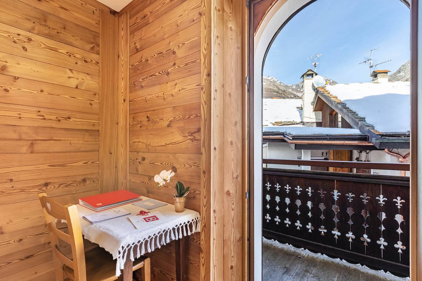 Appartamento intero, Appartamento 'La Maison Des Coeurs, Cogne' con vista sulle montagne, terrazza privata e Wi-Fi in Cogne (bourg), Cogne
