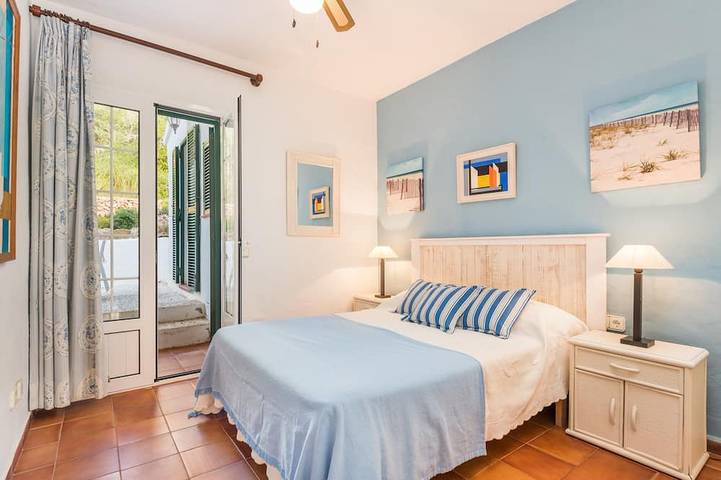 Villa für 8 Personen, mit Balkon und Whirlpool sowie Garten auf Menorca - 4