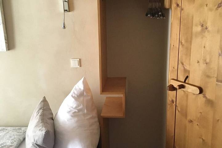 Ganze Wohnung, Chambre D‘ Arthur im Schmuckkästle am Hafen in Wiesbaden, Südhessen