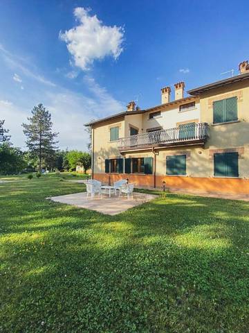 Cottage pour 2 personnes, avec vue ainsi que jardin et terrasse à Gualdo Tadino