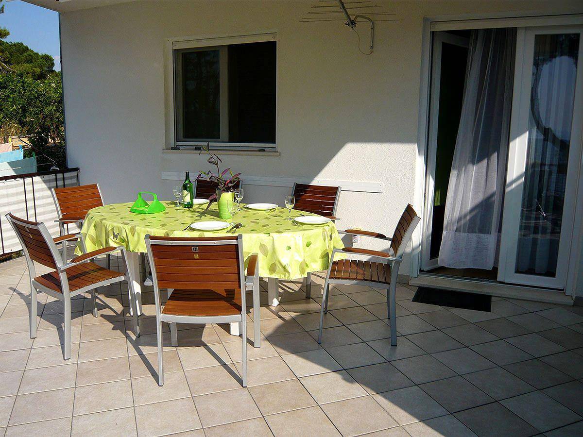 Ganze Ferienwohnung, Strandnahe Ferienwohnung mit großer Terrasse in Postira, Brac