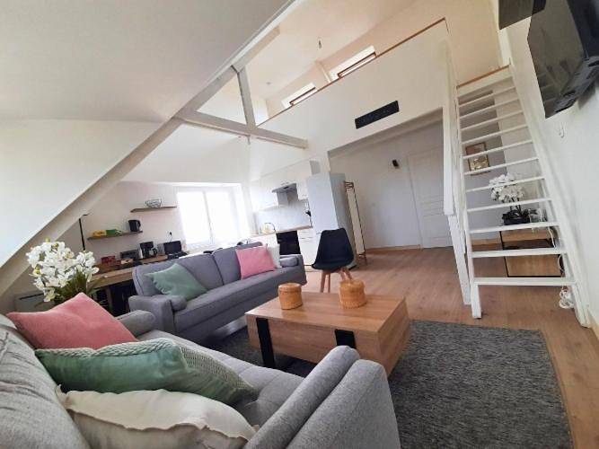 Gîte pour 10 personnes, avec terrasse et vue à Plouguiel - 4