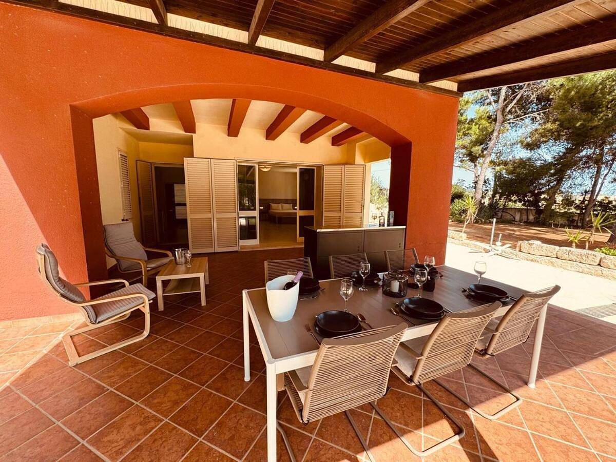 Villa mit großem Garten und Aufstellpool, 800m zum Meer, Lido Marini in Lido Marini, Golfo di Taranto