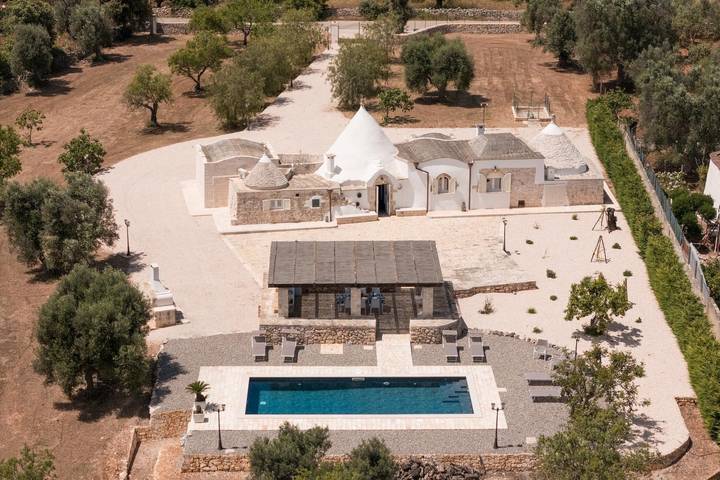 Holiday Home 'Aletheia' with Private Pool, Wi-Fi and Air Conditioning in Ceglie Messapica, Salento