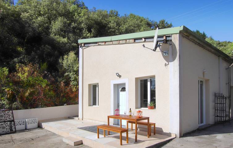Location de vacances pour 5 personnes, avec sauna et terrasse ainsi que piscine et jardin à Saint-Péray