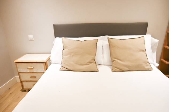 Apartamento entero, M Céntrica y amplia vivienda de cuatro do in Centro (Madrid), Madrid