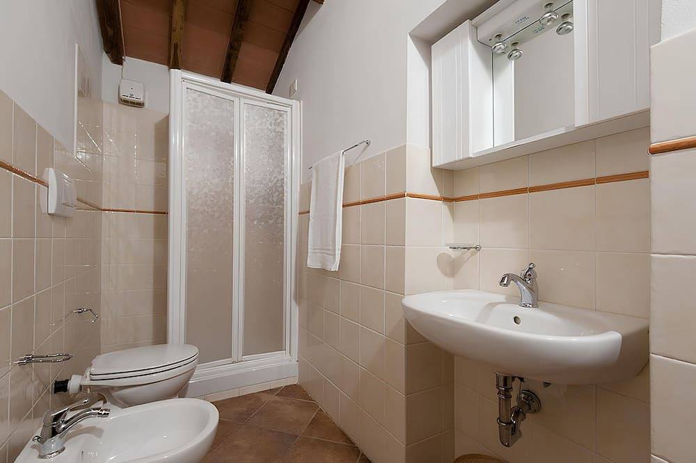 Apartamento entero, Holiday Apartment Tuscany, Ancient Farm, Nature, Swimming Pool, 4 Guests in Montemurlo, Provincia de Prato