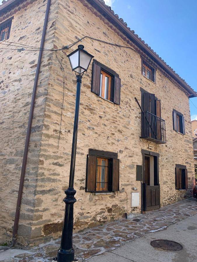 El Tinao de la Hiruela (Entremelojos) in La Hiruela, Sierra de Ayllon