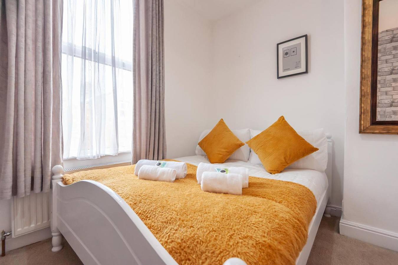 Leeds 4-Bed House - Sleeps 9, Free Parking & Wifi in Leeds, Yorkshire del Oeste