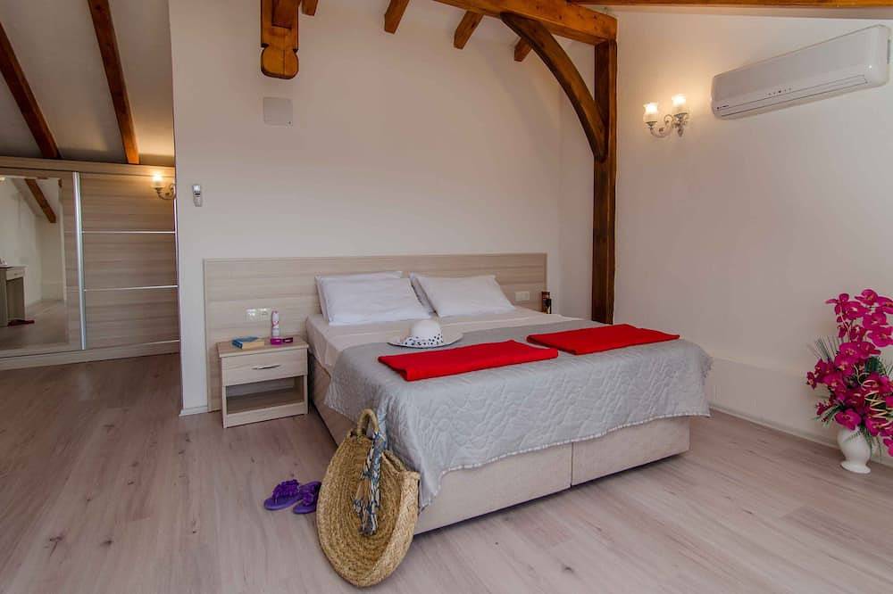 5 Schlafzimmer, beheizter Pool, Billardtisch, Tischtennis, Grill & Wifi. in Fethiye, Türkische Ägäis