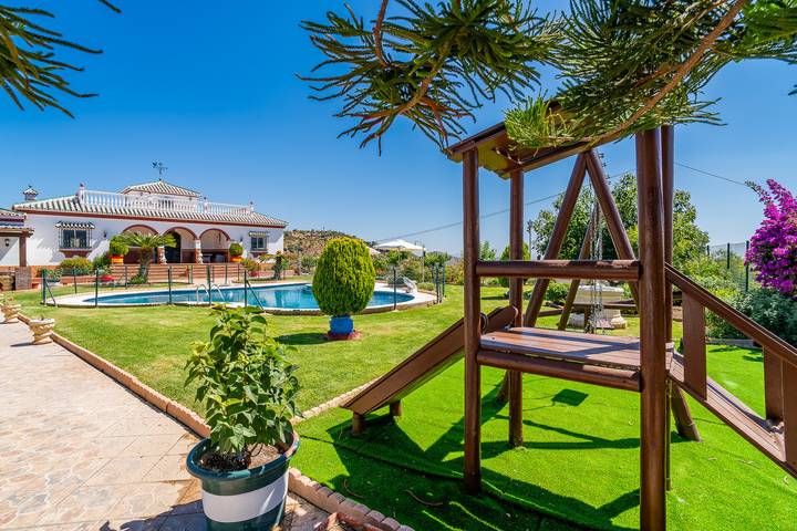 Chalet para 10 personas, con jardín y jacuzzi, Familias con niños en Sierra de las Nieves - 3