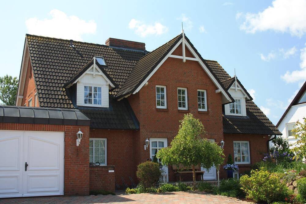 Ganze Wohnung, Ferienwohnung im Erdgeschoss mit eigenen Terrassenzugang im Herzen von Morsum in Sylt-Ost, Sylt (Gemeinde)