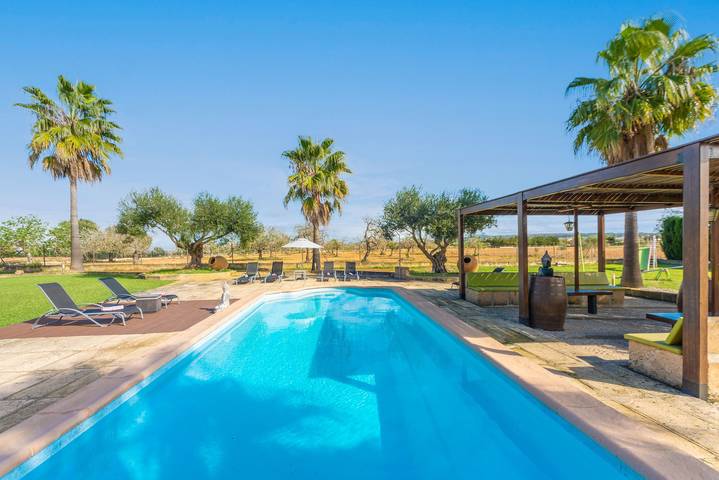 Chalet para 12 personas, con piscina además de jardín y terraza en Mallorca