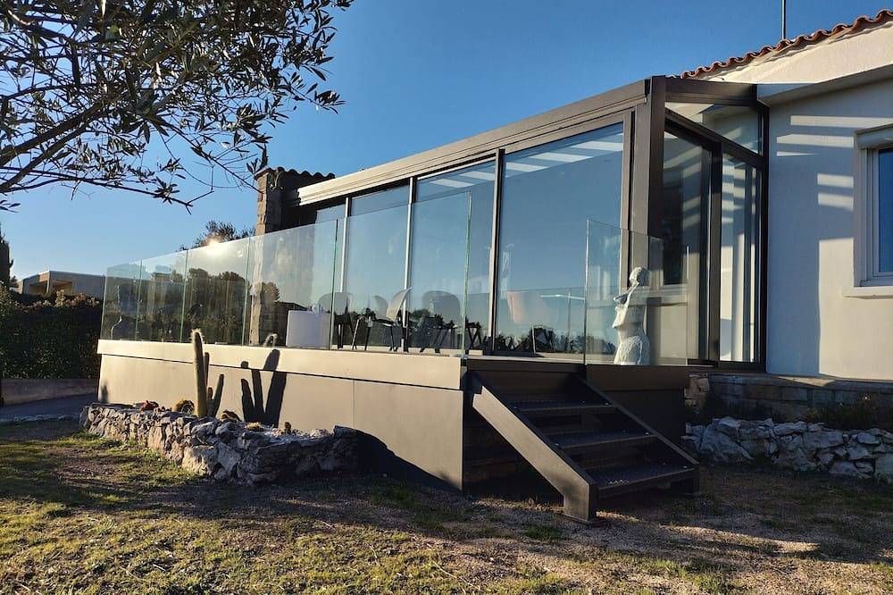 Luxury villa, swimming pool, air conditioning 5 minutes from Cassis in Carnoux-en-Provence, Marseille region