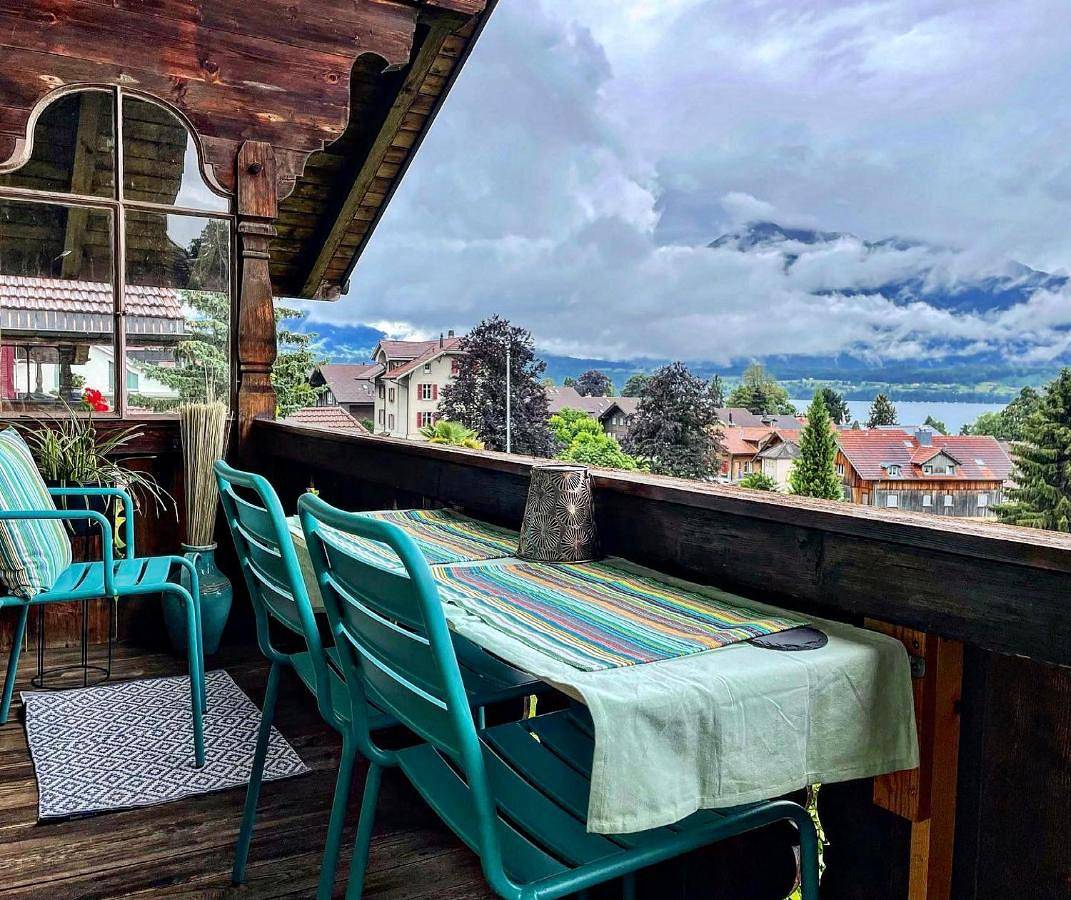 Ganze Wohnung, Amazing View with Balcony and free Parking in Oberhofen am Thunersee, Thunersee
