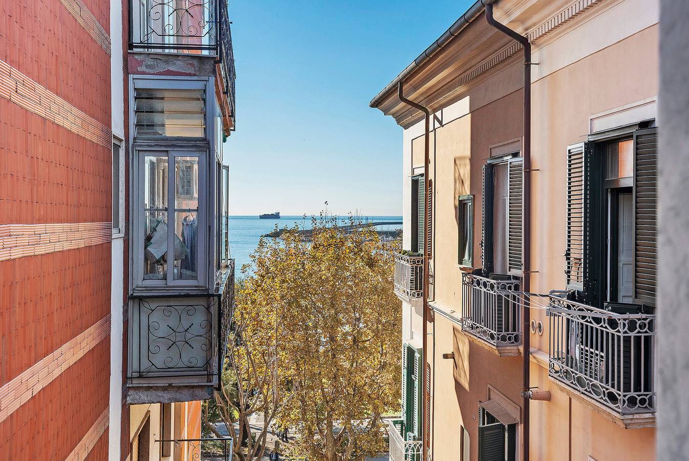 Ferienhaus 'Civico 32' mit Meerblick, Wlan und Klimaanlage in Salerno, Tyrrhenische Küste Kampanien