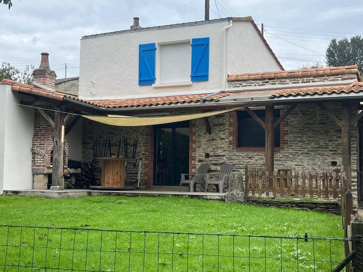 Appartement entier, Two-Bedroom Apartment in Chantonnay, Région de La Roche-sur-Yon