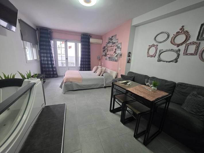 Apartamento de vacaciones para 2 personas, con jardín y jacuzzi - 1