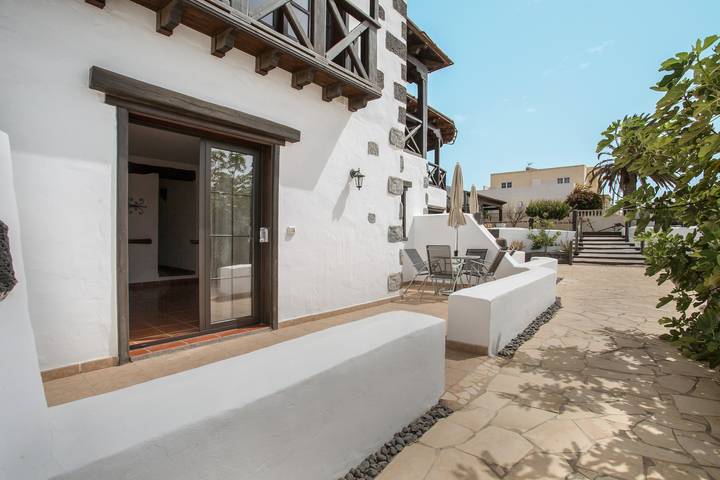 Ganze Wohnung, Gemütliche Ferienwohnung "3" mit Terrasse, Gemeinschaftspool und WLAN in La Asomada, Tías
