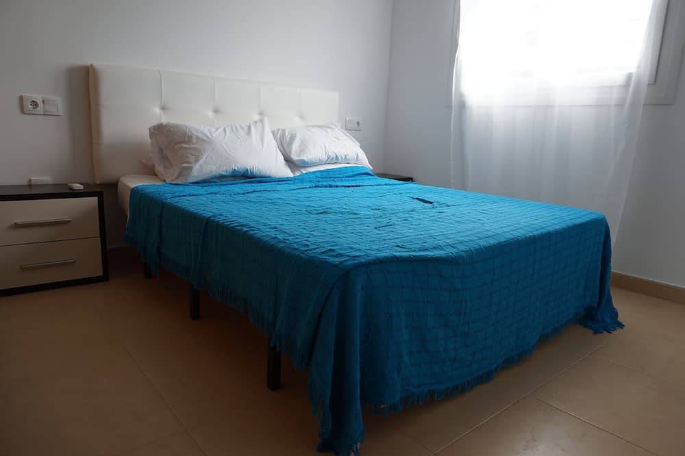 Entire apartment, Luxury 2 bed apartment on 5 star Jack Nicklaus golf course and family resort. in Condado de Alhama, Alhama de Murcia